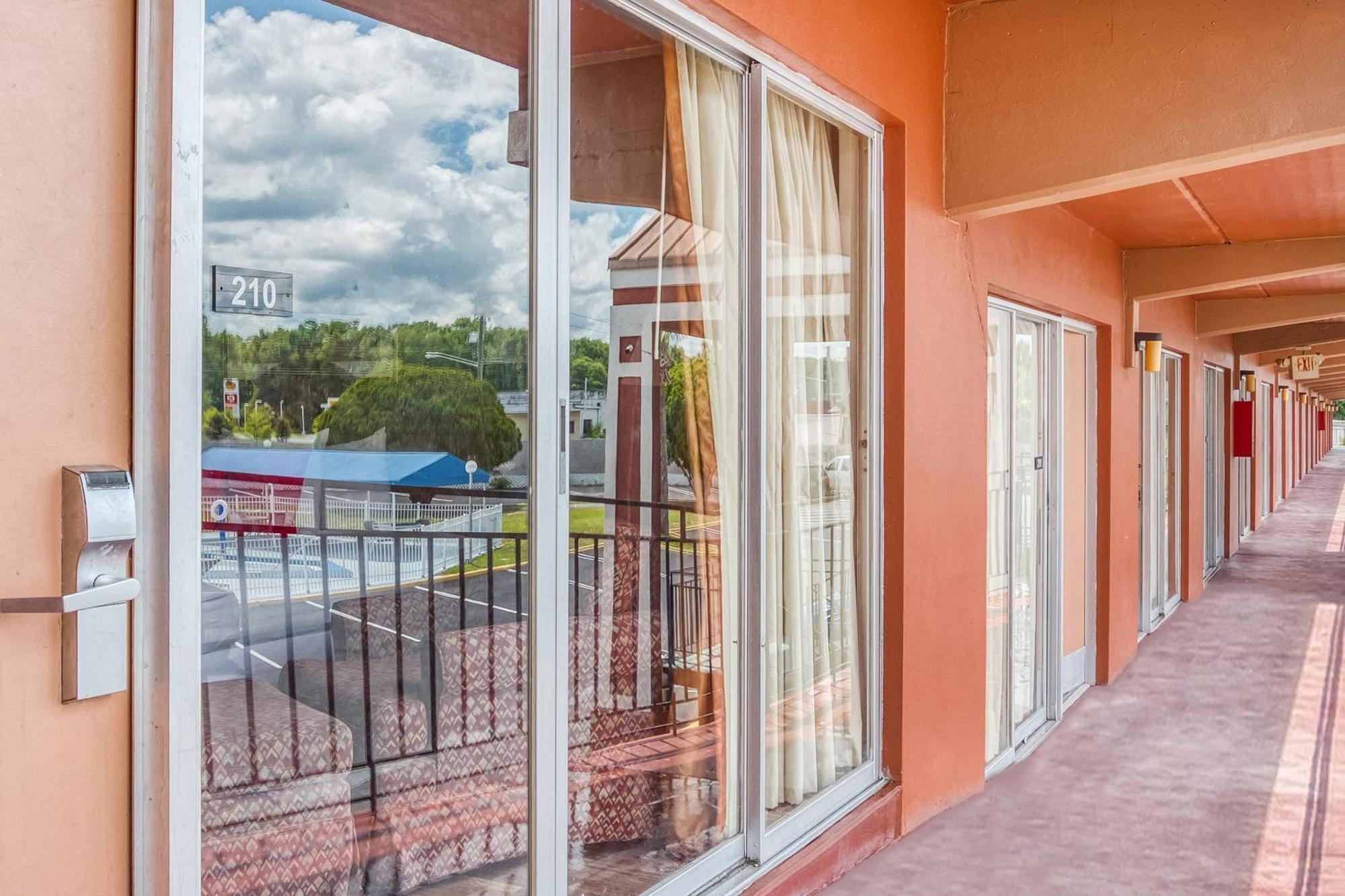 Oyo Hotel Mustang Silver Spring Fl シルバー・スプリングス エクステリア 写真