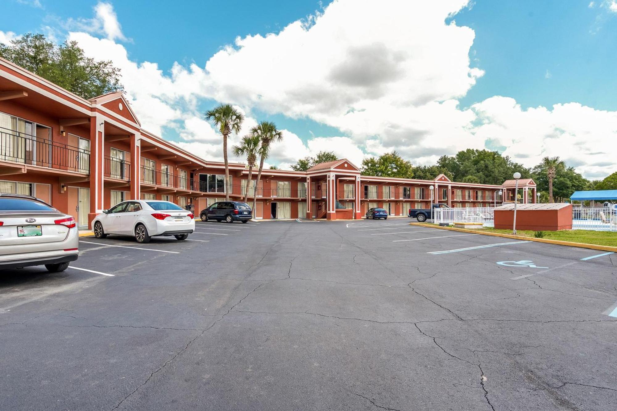 Oyo Hotel Mustang Silver Spring Fl シルバー・スプリングス エクステリア 写真
