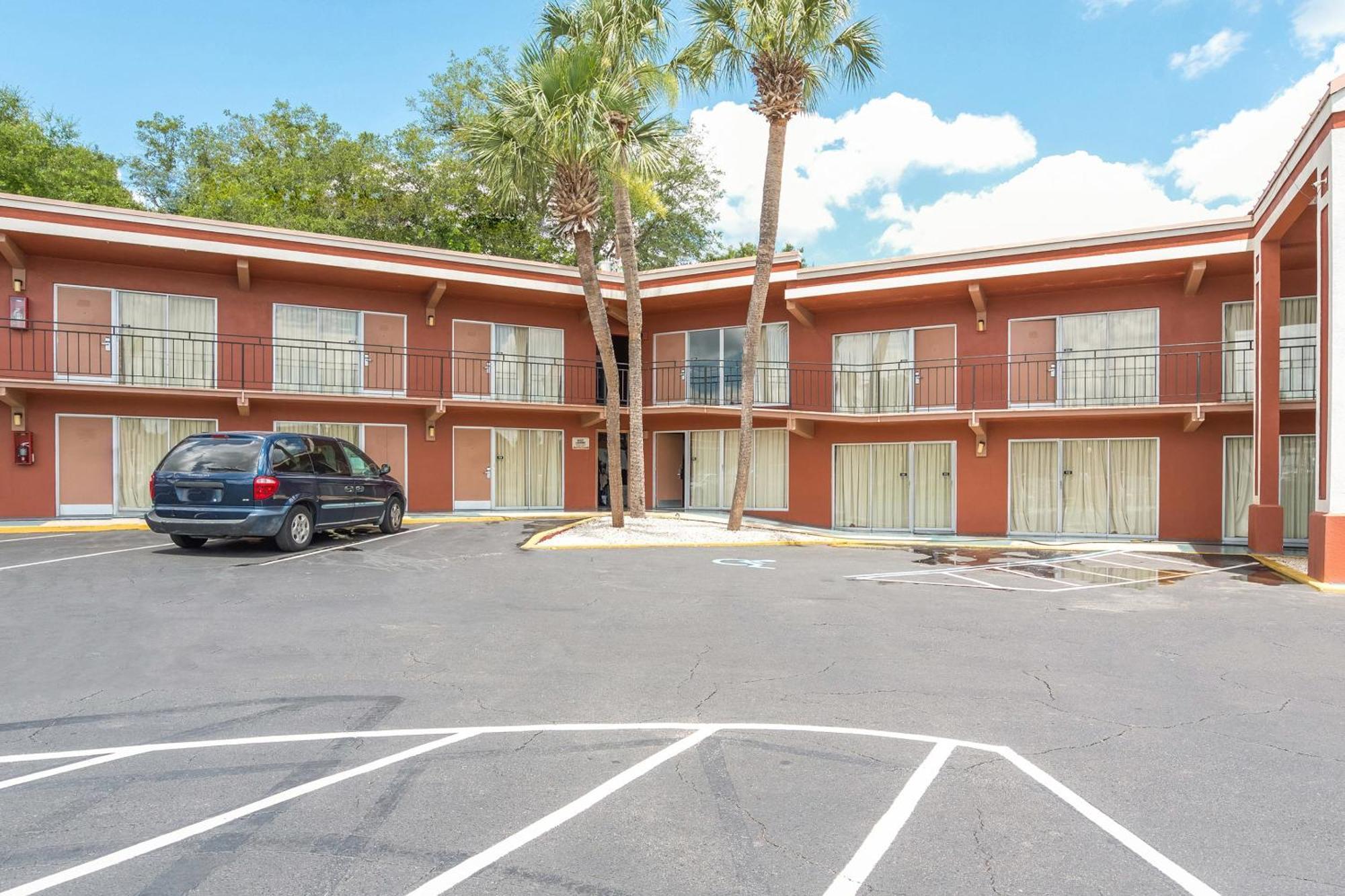 Oyo Hotel Mustang Silver Spring Fl シルバー・スプリングス エクステリア 写真