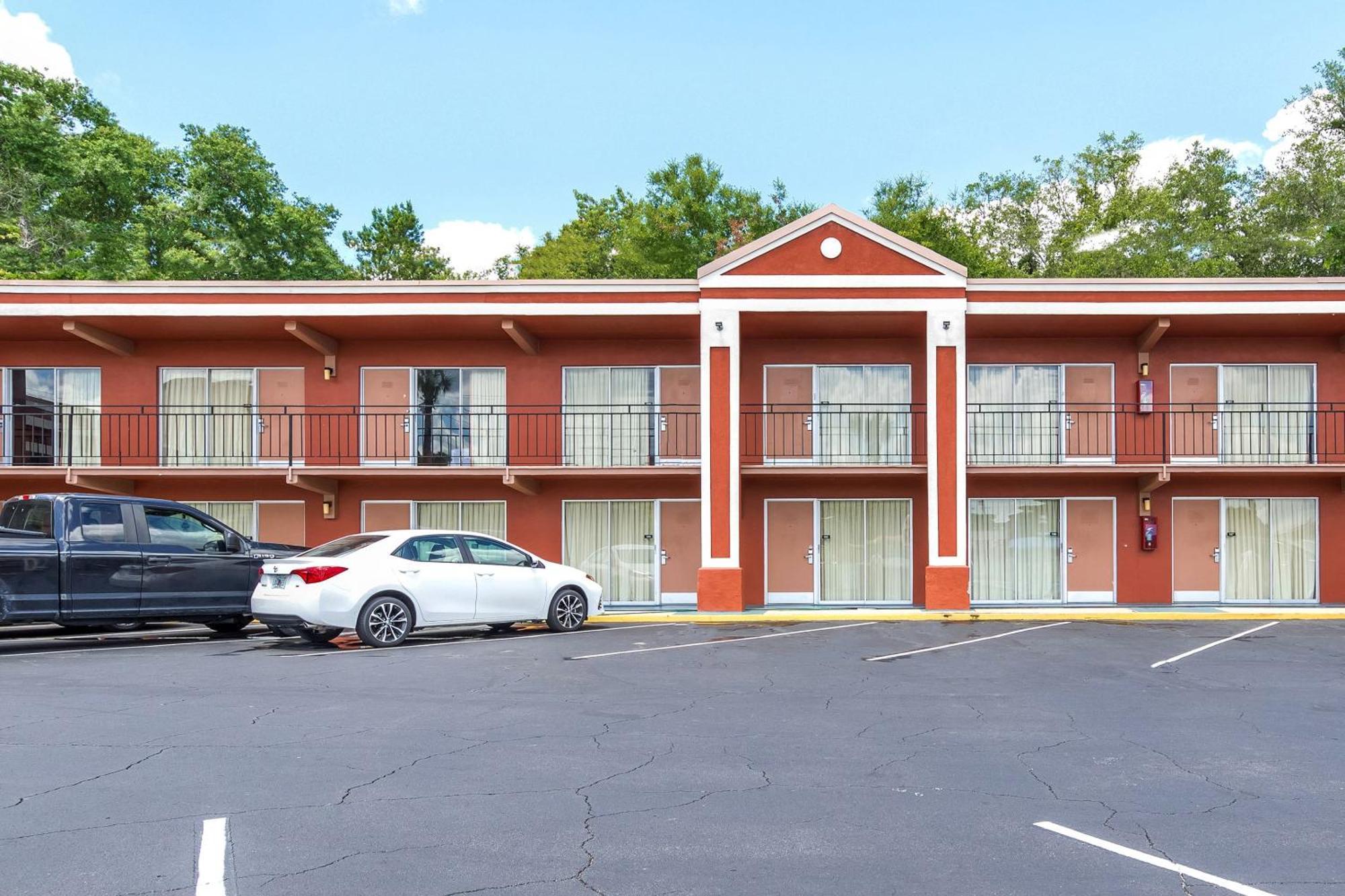 Oyo Hotel Mustang Silver Spring Fl シルバー・スプリングス エクステリア 写真